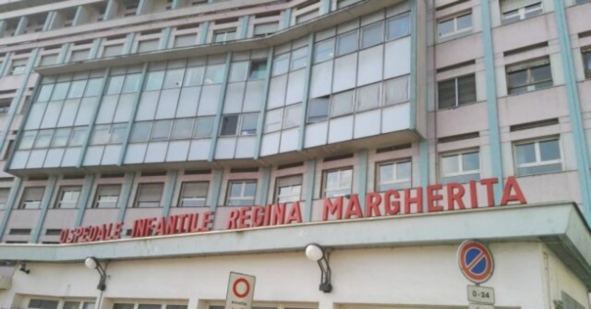 Vercelli, neonato morto dopo un parto in casa. Indagano le forze dell’ordine.
