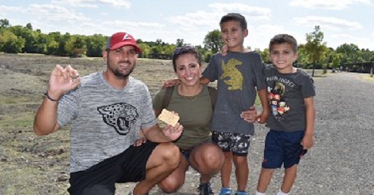 Un insegnante trascorre un’umile vacanza con la famiglia e trova un diamante di 2,12 carati