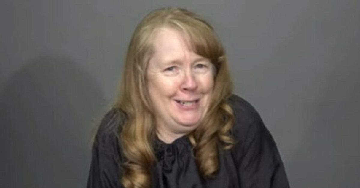 Donna di 60 anni subisce una trasformazione così incredibile che la figlia non la riconosce