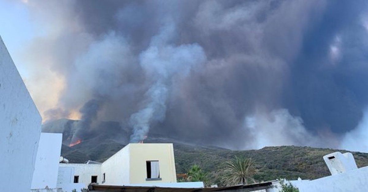 Vulcano Stromboli: nuovo livello d’allerta, da giallo a arancione