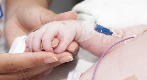 pediatra-salva-la-vita-ad-un-bimbo-che-stava-per-soffocare