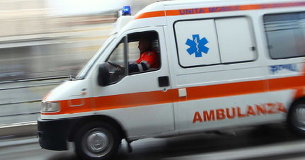 Cervinara, donna partorisce in casa, lascia il neonato sul balcone e poi sviene in bagno.