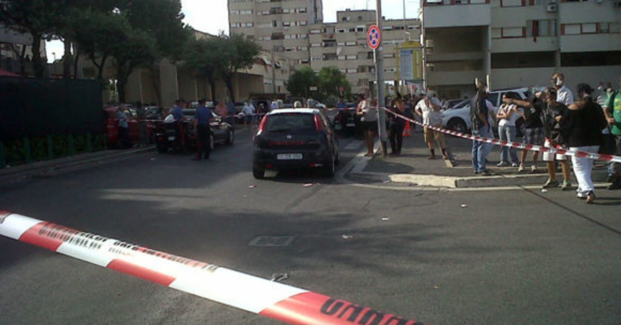 Roma, 13enne si lancia dal nono piano di un palazzo