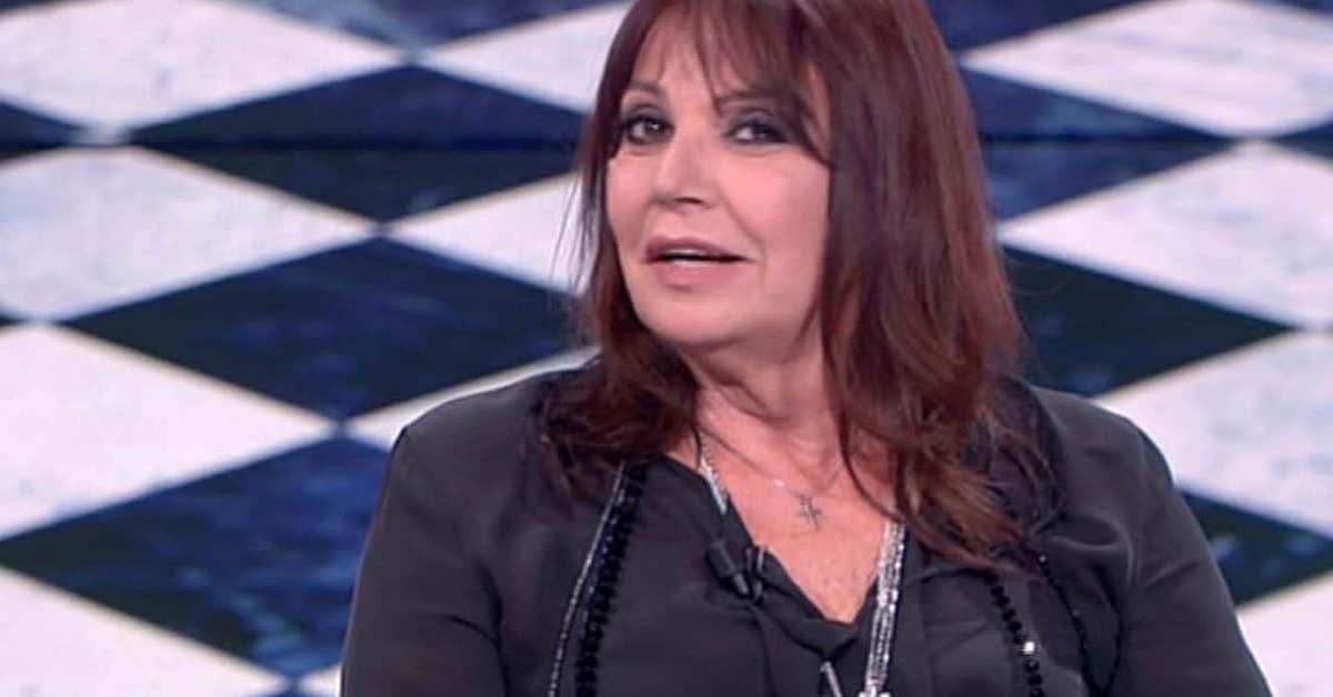 Viola Valentino confessa in televisione di avere un tumore: “mi sto curando”