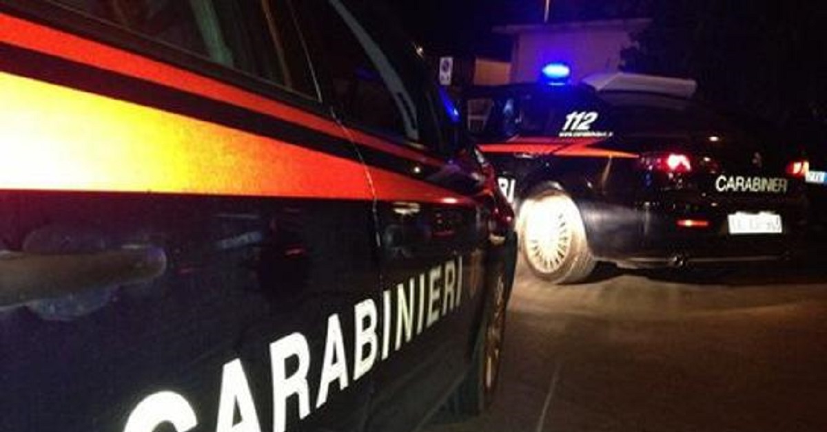 Como, corpo di una donna senza vita nascosto in un sacco a pelo nel bosco di Lomazzo