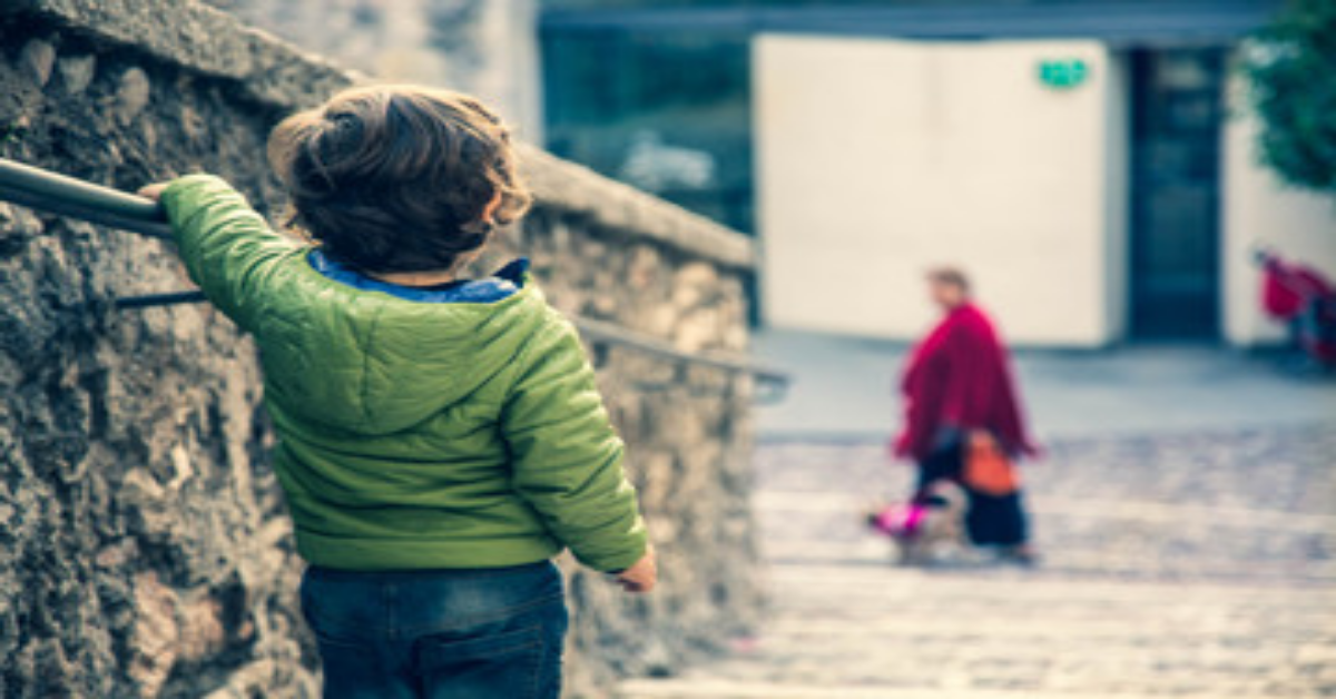 Cosenza, bambino di tre anni aggredito per essersi avvicinato ad una bambina in carrozzina.