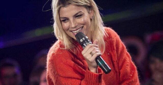 emma-marrone-fan-per-strada