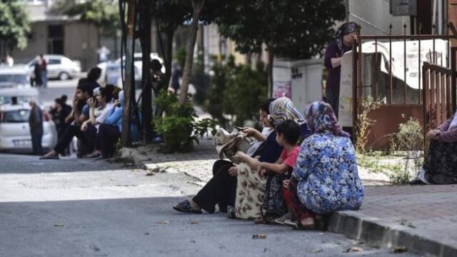 terremoto-turchia-gente-in-strada