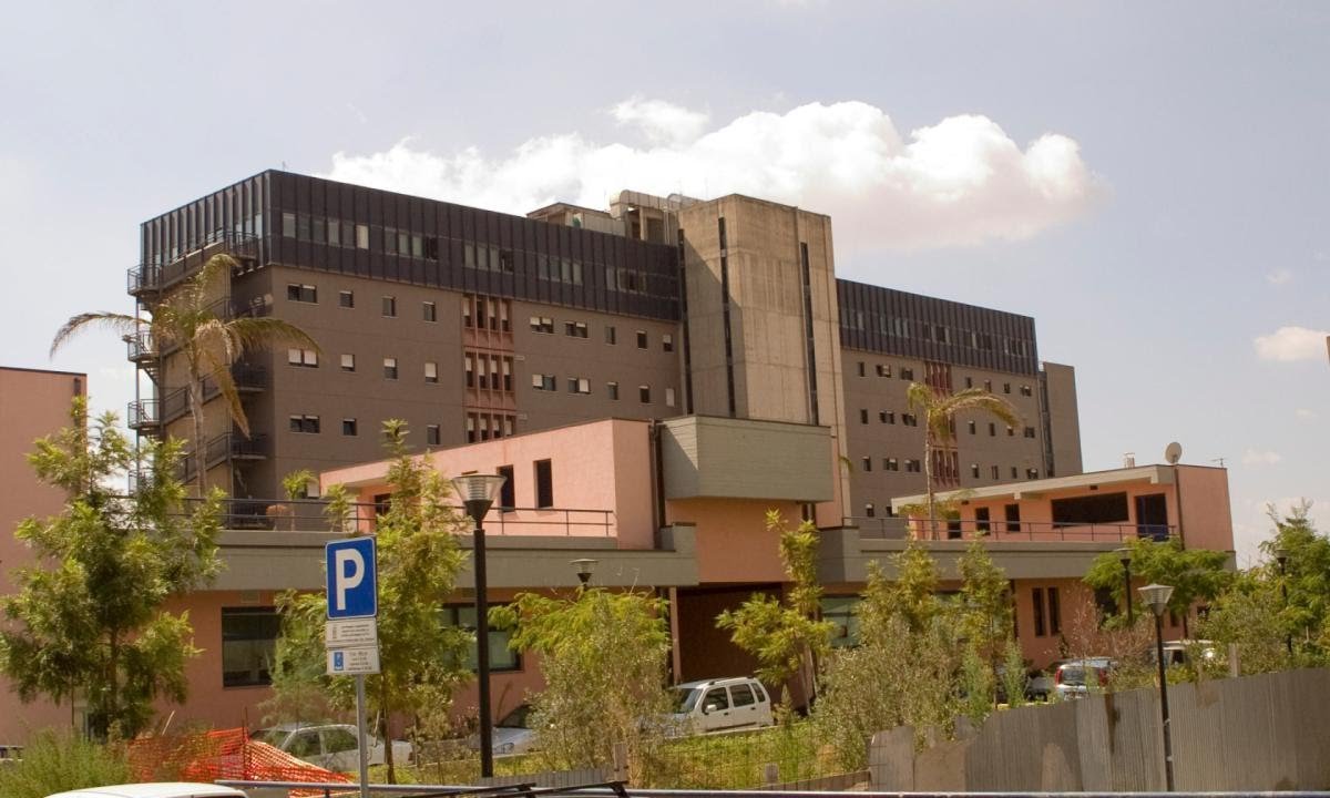 Catania, finanziere si lancia dal quarto piano dell’ospedale