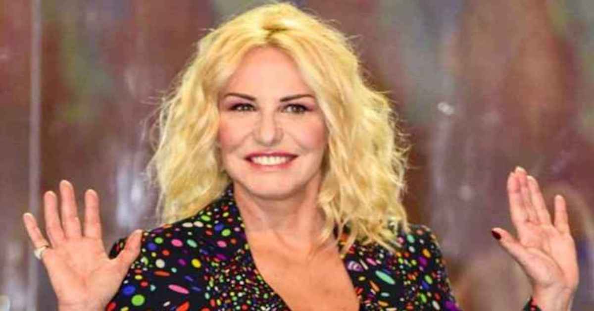Antonella Clerici bloccata dal maltempo in Piemonte, video di pioggia e allagamenti postati su Instagram