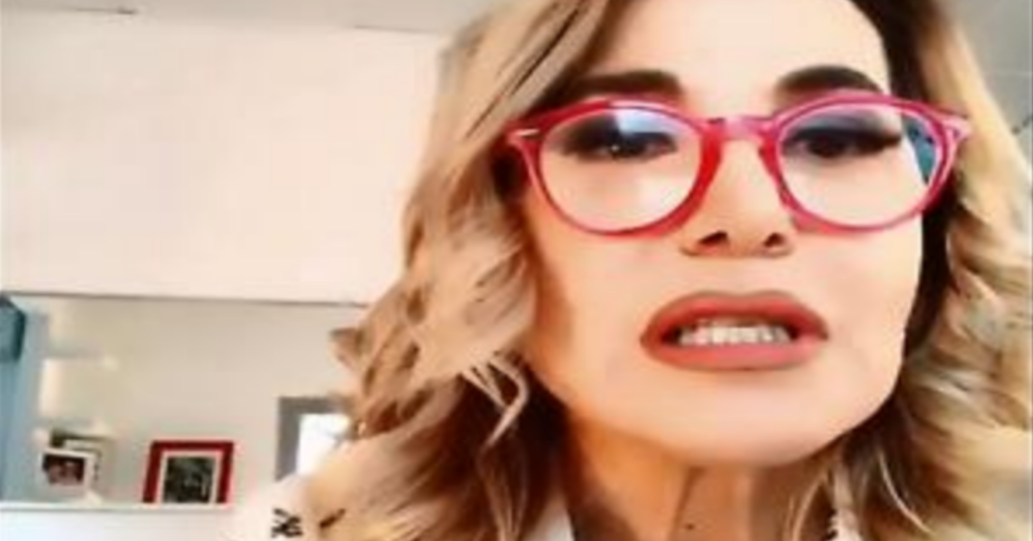 Barbara D’Urso insultata da un fake: “Era un giornalista”