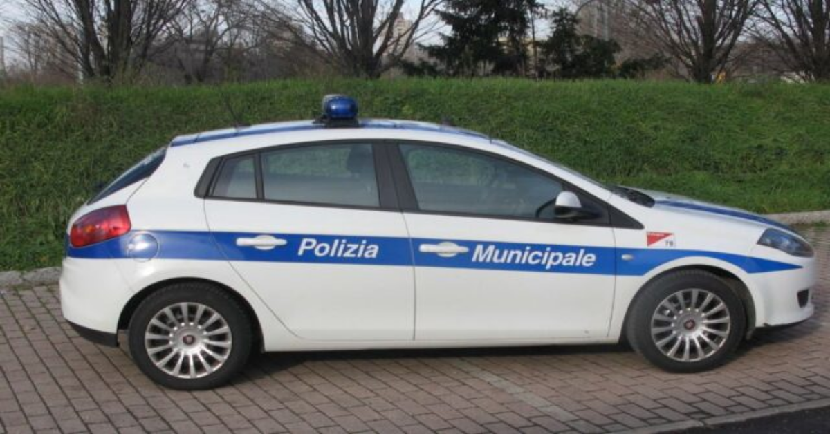 Agropoli, lancia il cane dal balcone, durante una lite con la compagna