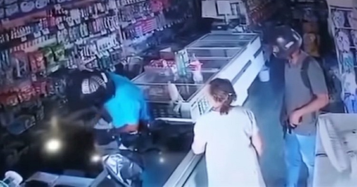 Rapinatore consola l’anziana signora