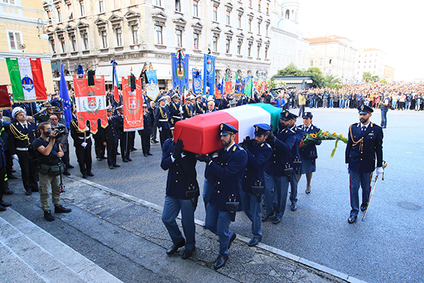 funerali-agenti-Trieste