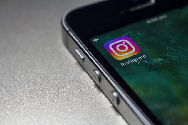 Instagram diventa dark: ecco come impostare il nuovo look al tuo profilo