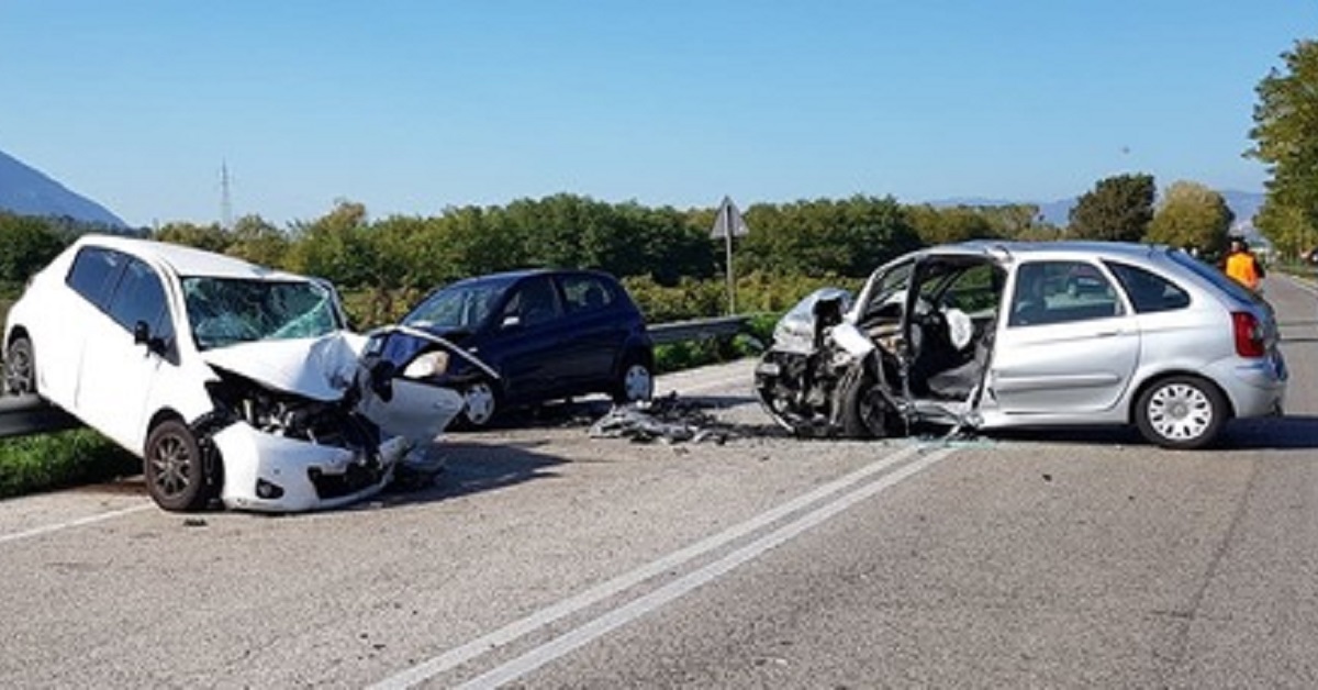 Incidente a Ceccano, scontro tra tre macchine