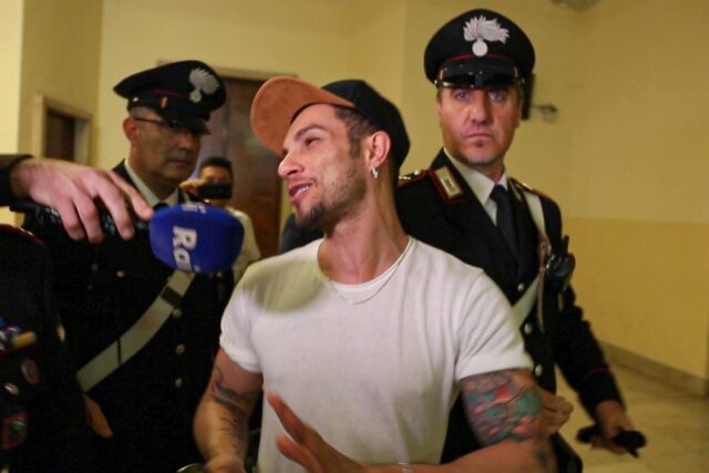 Marco Carta in tribunale a Milano