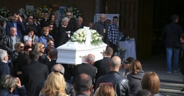 milano-scale-bimbo-funerali-