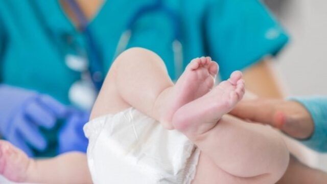 Torino-neonato-nasce-con-una-rara-malattia-ed-i-genitori-lo-abbandonano 1