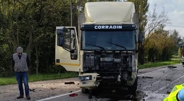 Vicenza, schianto fra auto e camion: morto 52enne