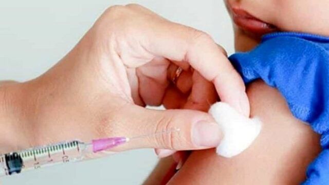 Cesena-bambino-affetto-da-leucemia-i-compagni-si-vaccinano-per-farlo-tornare-a-scuola 2