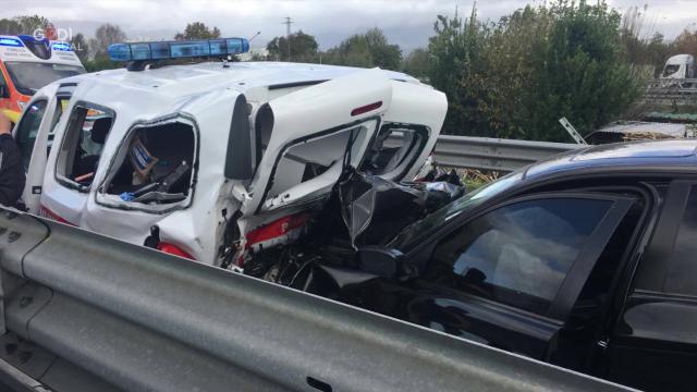 Viareggio, vigili e carabiniere travolti da una Bmw: gravi