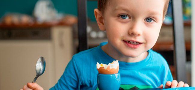 Ecco perché i bambini dovrebbero mangiare più uova