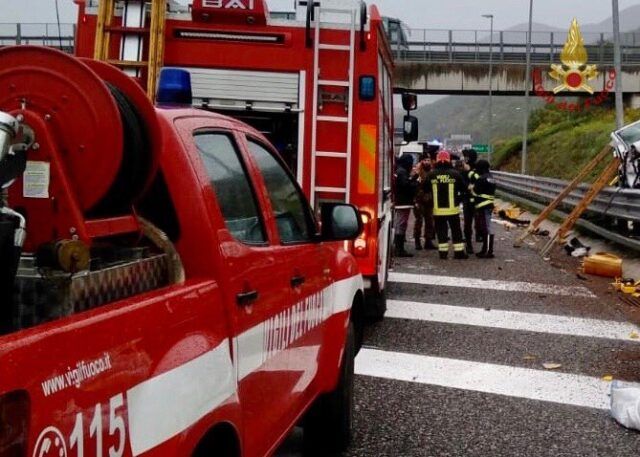 incidente-autostrada-donna-ha-perso-la-vita-bimba-grave 1