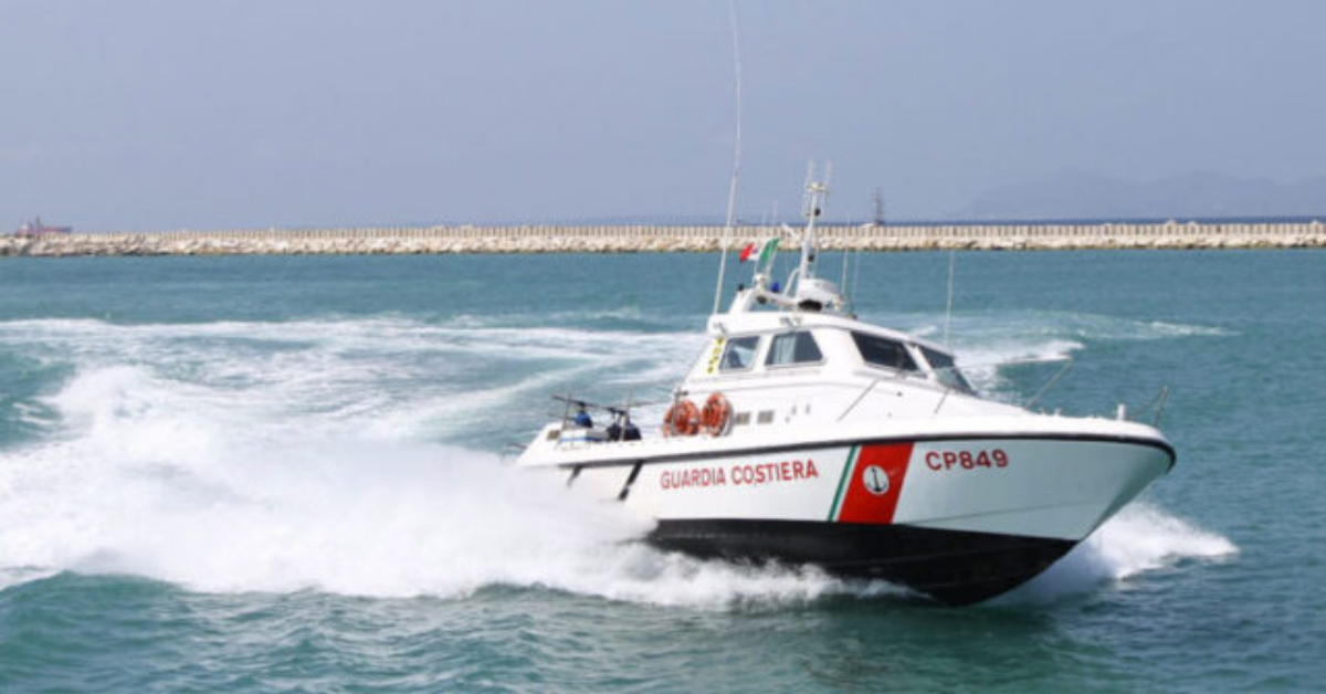 Sassari, 71enne si getta in mare per salvare il suo cane.