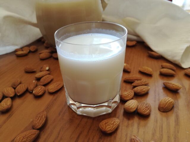 latte-mandorle