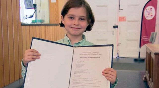 laurent-simons-bambino-laurea