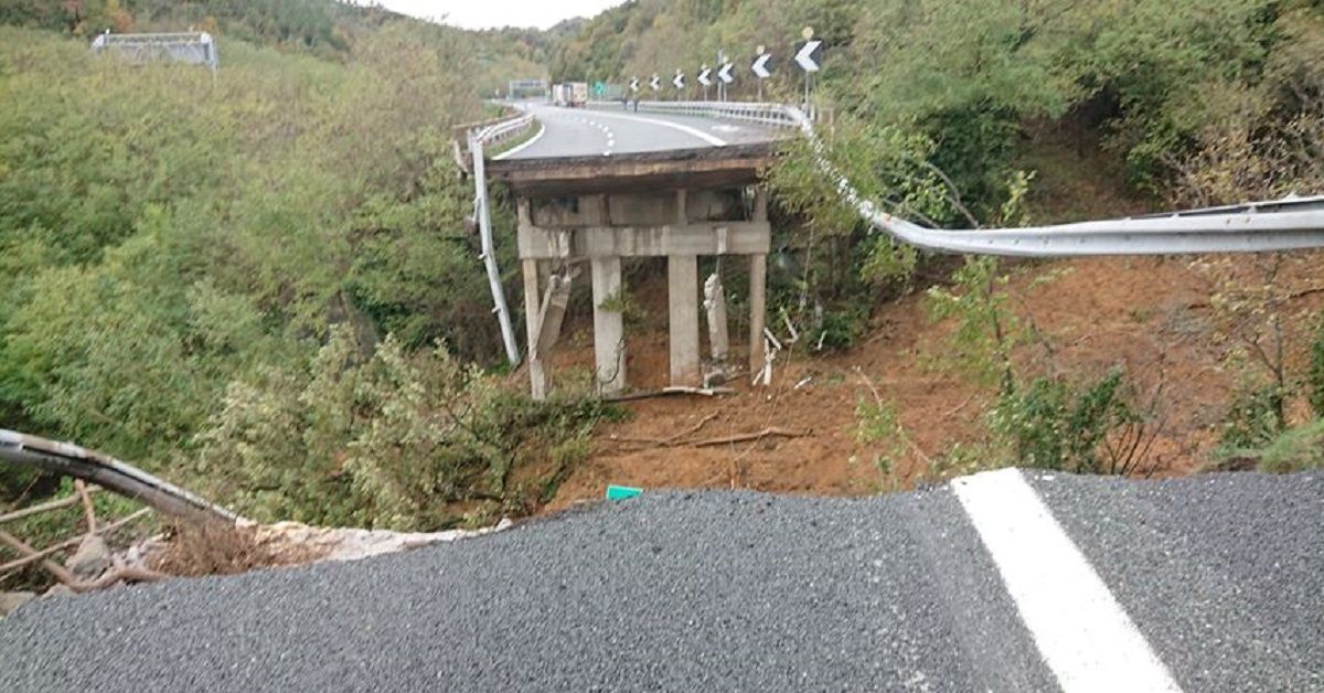 Savona, crolla il viadotto “Madonna del Bosco”: poteva essere una strage