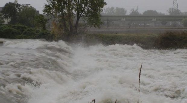 Pistoia-bimbo-di-7-anni-cade-nel-fiume-in-piena