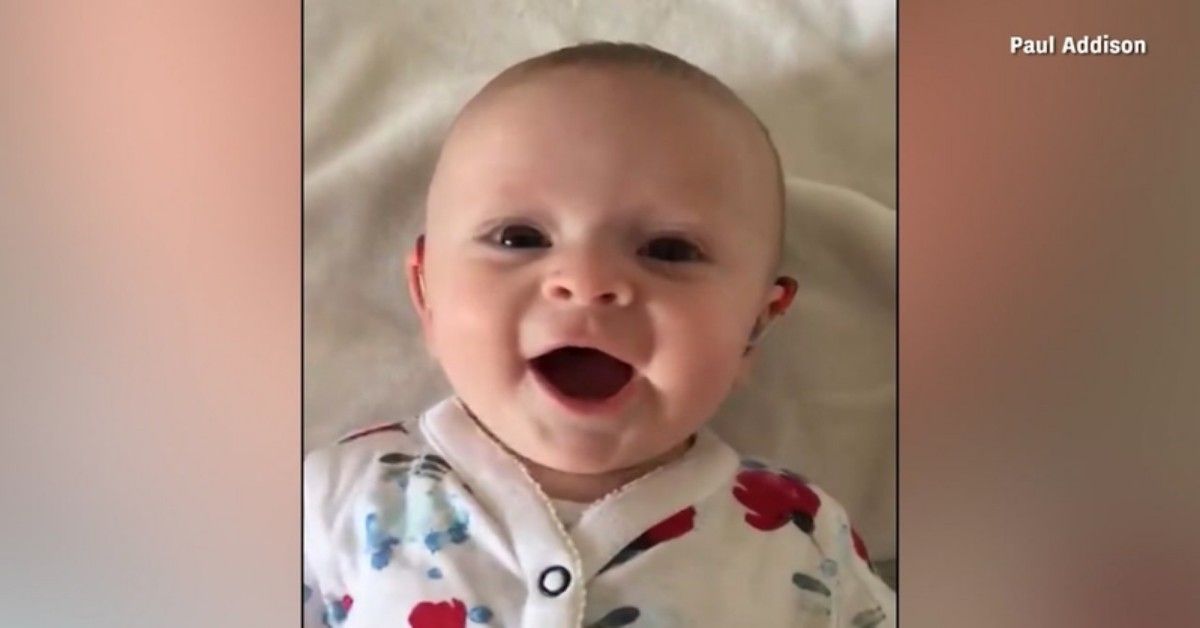 Il suono della gioia quando un bambino sordo ascolta per la prima volta la voce della mamma