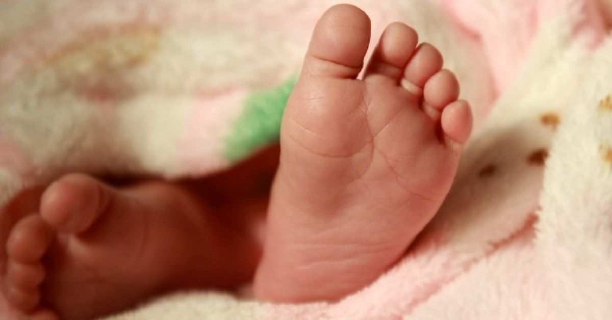 annuncio-online-per-vendere-neonato-con-la-sorella-la-polizia-sta-indagando