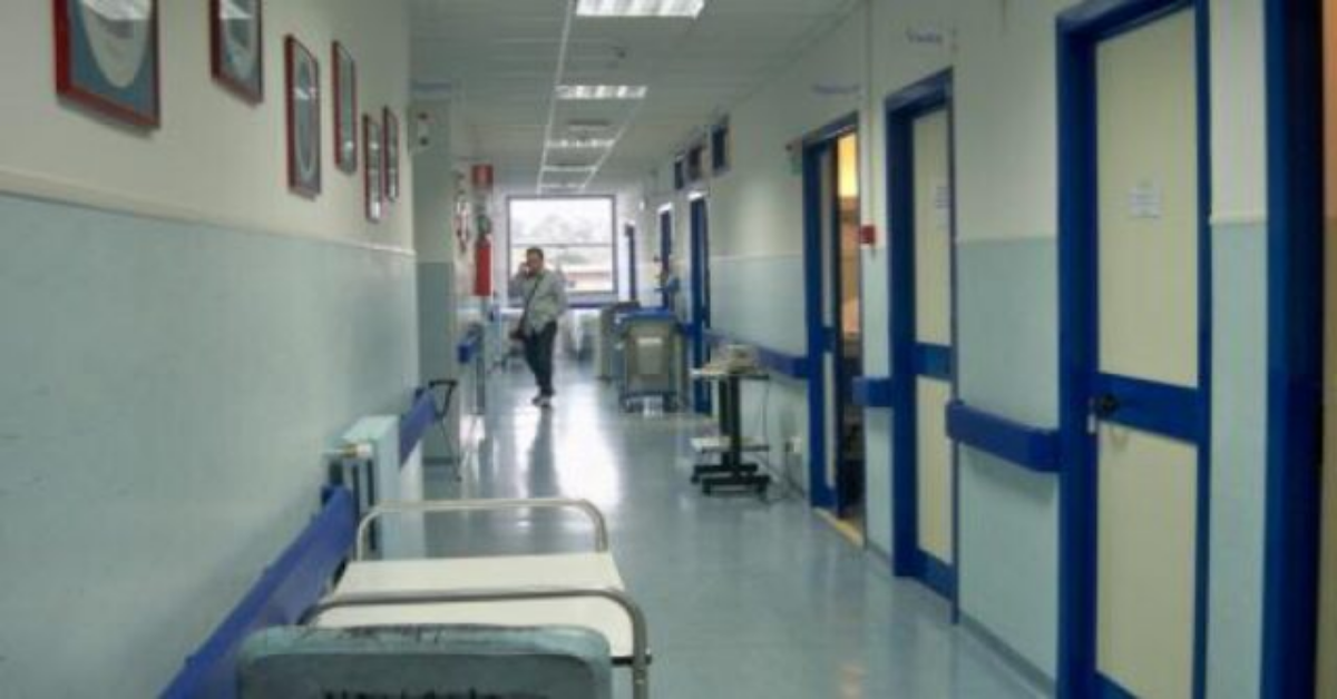 Curano il figlio con la medicina cinese. Il piccolo muore a 6 anni