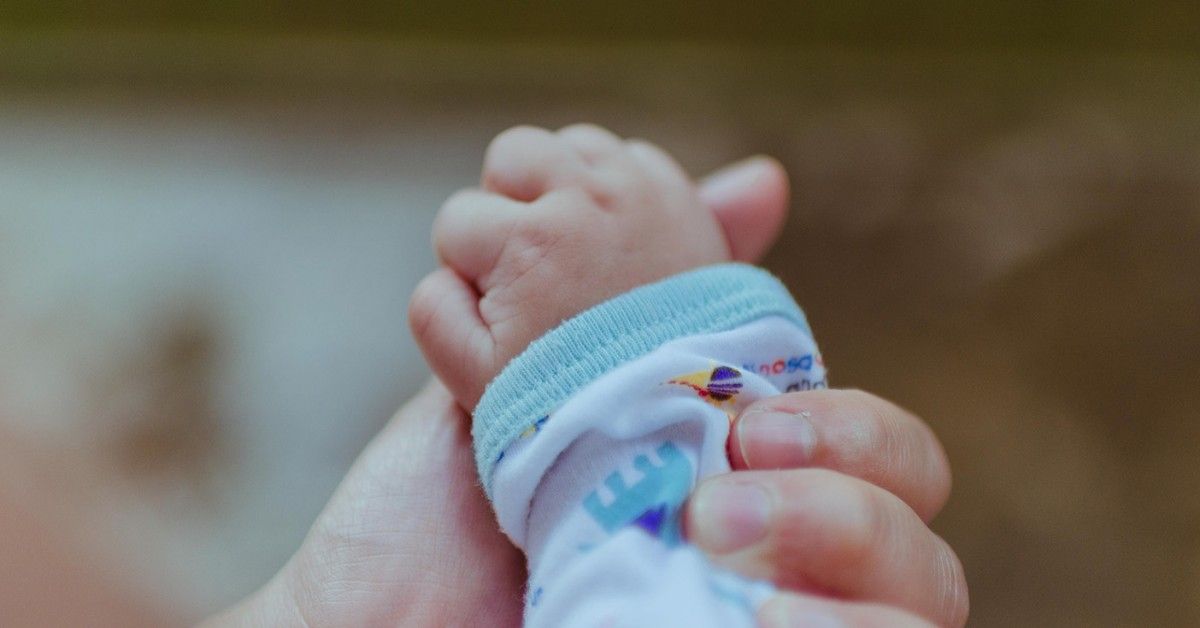 La storia di Roberto, il neonato nato con crisi d’astinenza