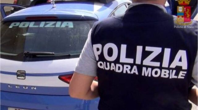 poliziotti-fermano-autobus-con-bambini-e.l'autista-risulta-positivo-all'alcool-test 2