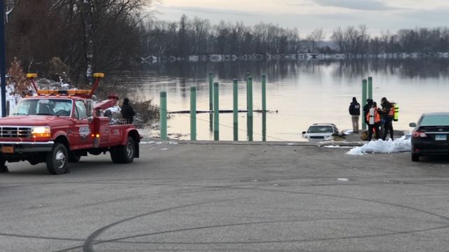 soccorritori-lago