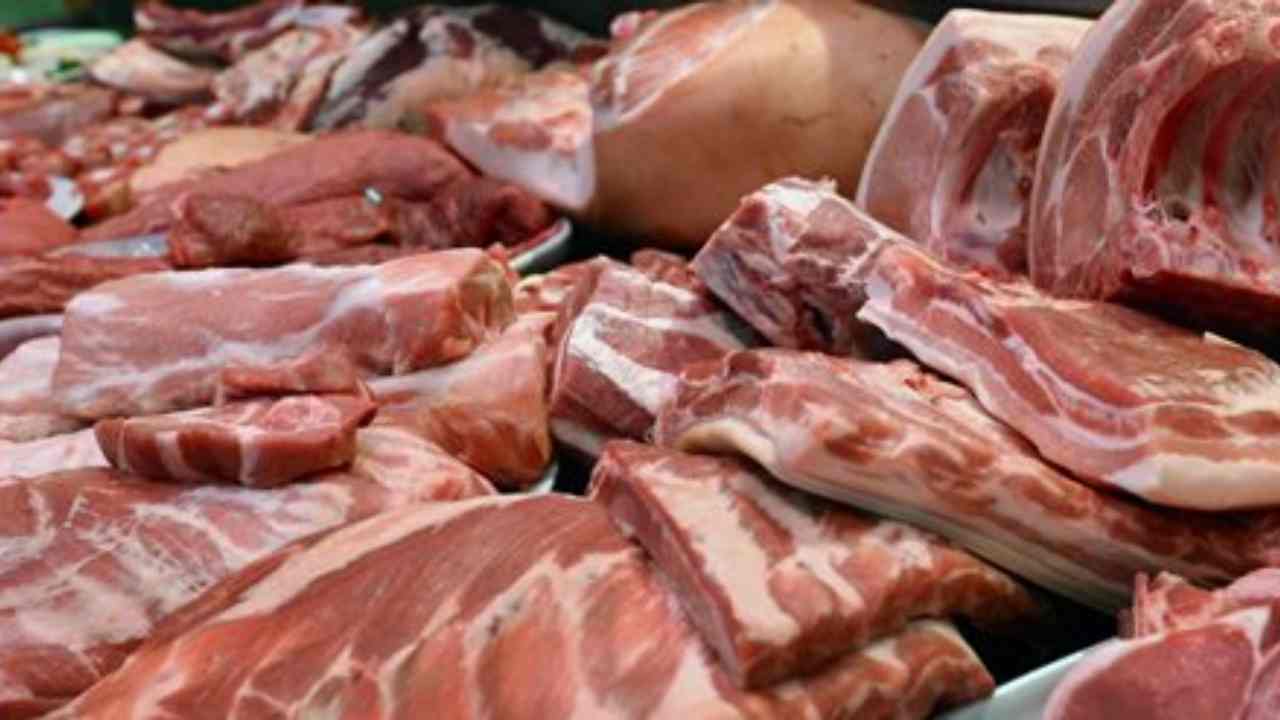 Allarme peste suina, sequestrate 10 tonnellate di carne cinese