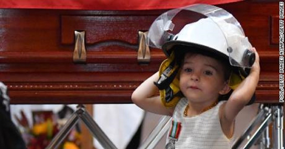 L’addio della piccola Charlotte al suo papà Andrew O’Dwyer