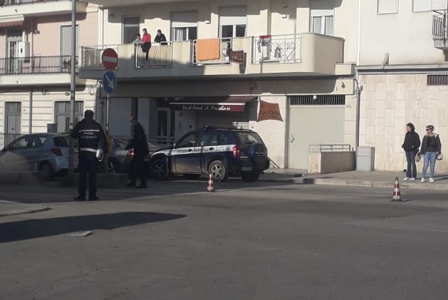 Andria, bimba di 10 anni investita fuori da scuola: è grave