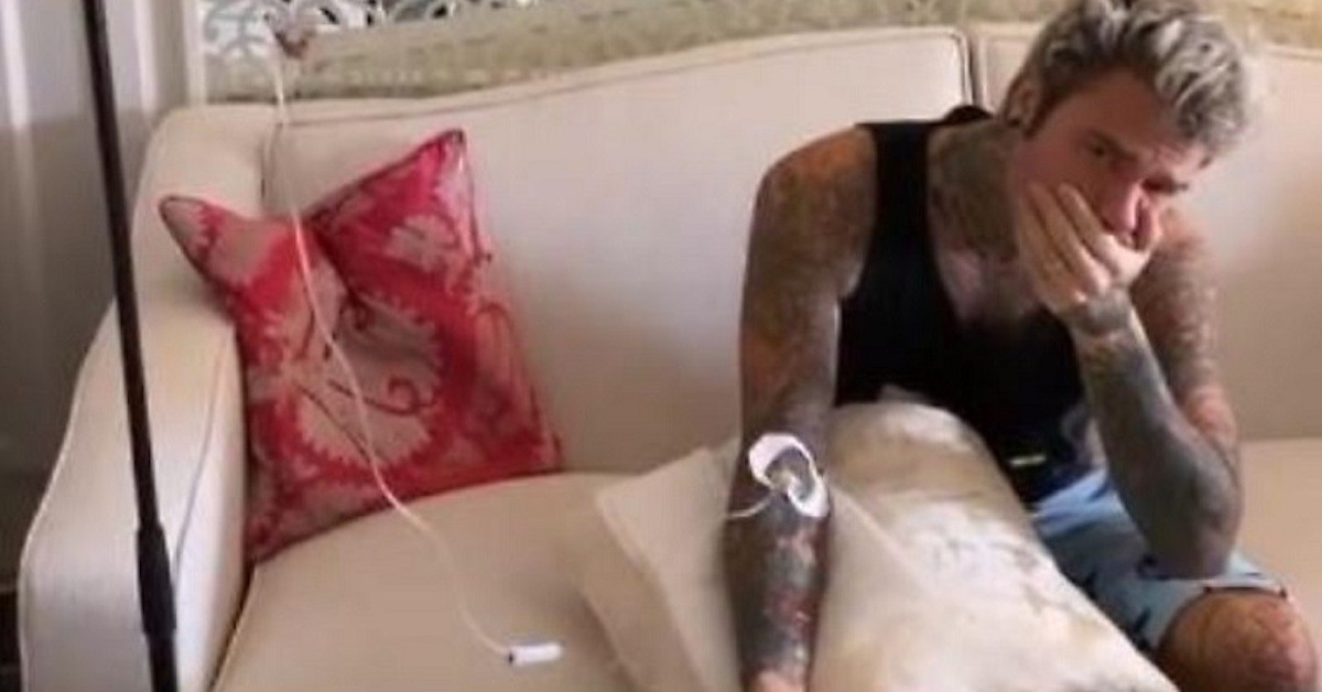 Fedez, malore nella notte per il cantante a Dubai: Chiara Ferragni spiega cos’è successo al marito