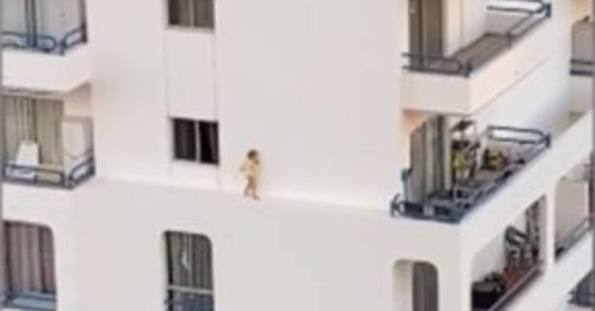 Tenerife: il terrificante video della bambina che cammina sul cornicione di un palazzo di 4 piani