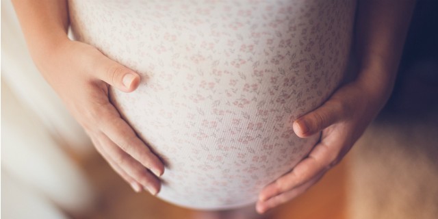 Finge 20 gravidanze e 4 figli mai esistiti: è truffa all’Inps