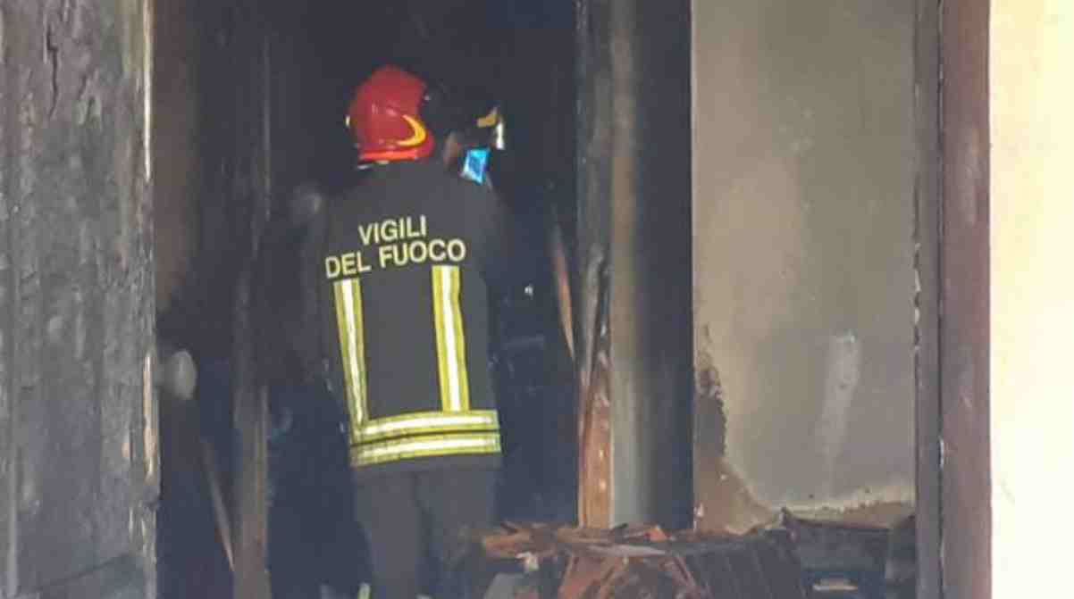 Lucca, si dà fuoco per evitare lo sfratto: morto 41enne