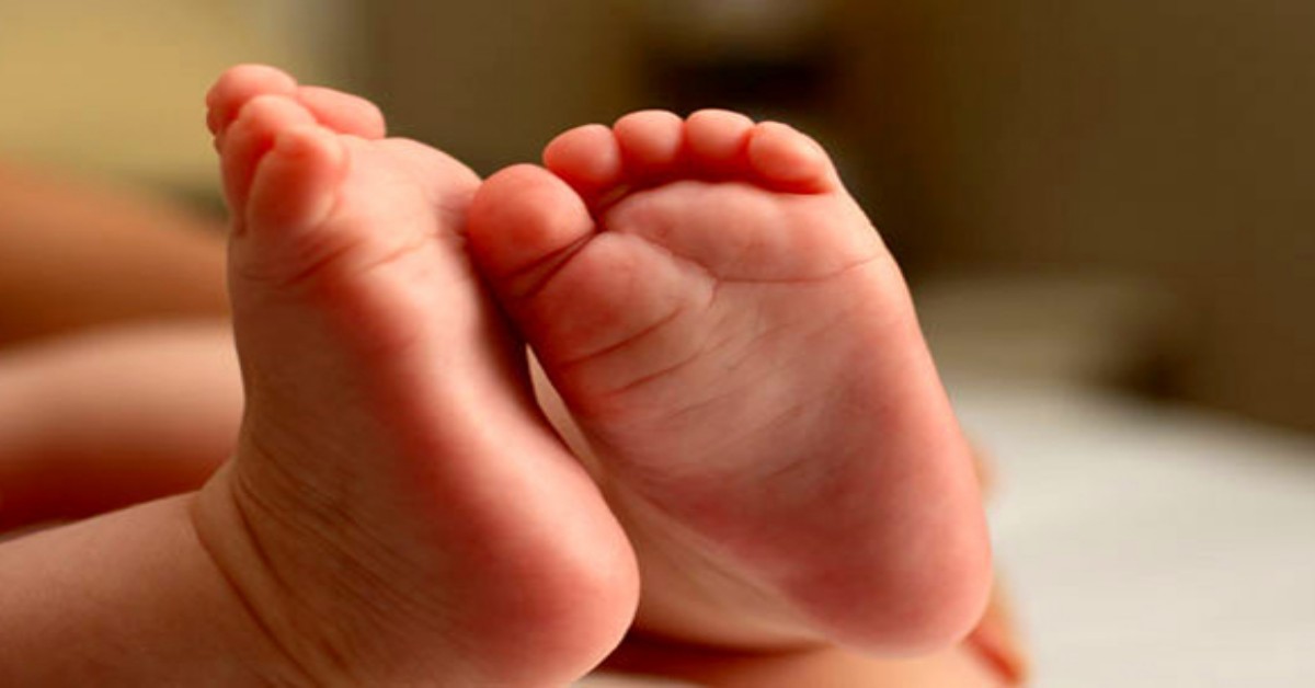 Bambino di otto mesi morto per gastroenterite. Accusati i suoi genitori.