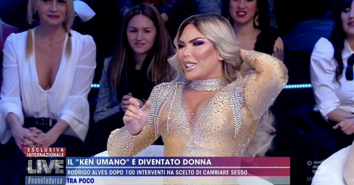 Live – Non è la d’Urso, Rodrigo Alves sarà donna