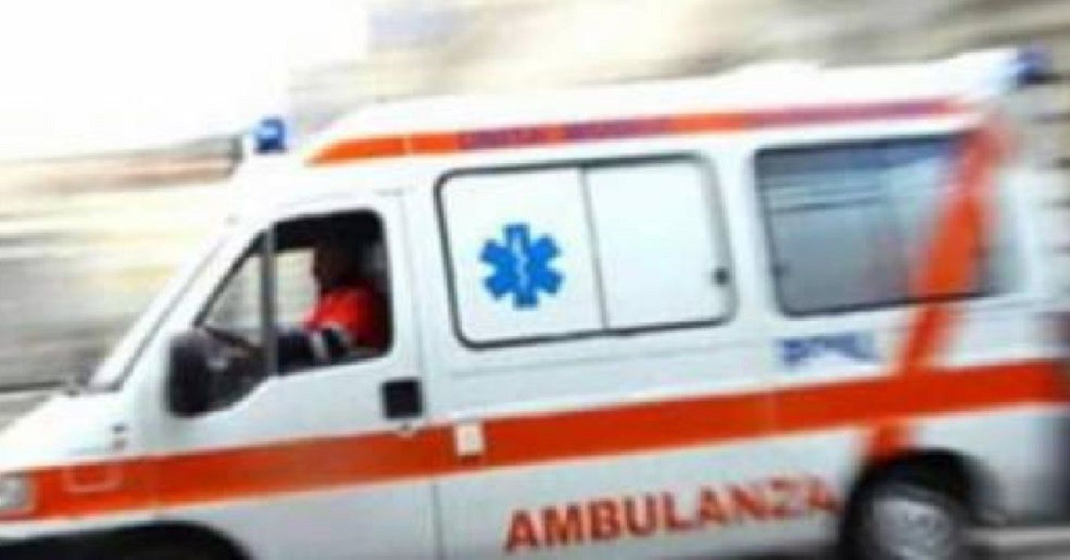 Cesena, ragazzina vittima dei bulli si getta dal terrazzo