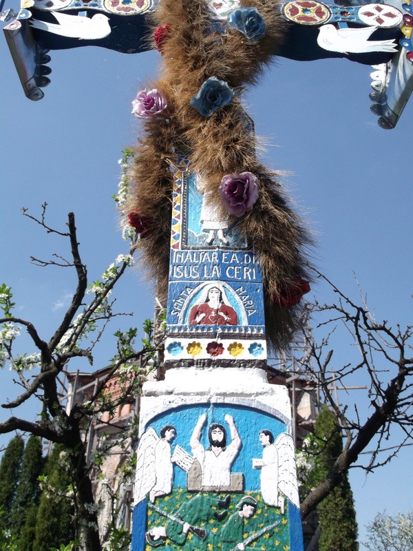 In Romania c’è un cimitero tutto colorato